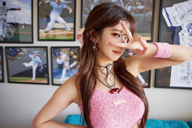 寫真中展現李珠珢青春外放的活力。（圖／尖端出版提供）