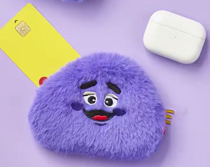 台灣麥當勞表示，「奶昔大哥毛毛包」預計11月下旬開賣。(圖／翻攝自韓國麥當勞IG）