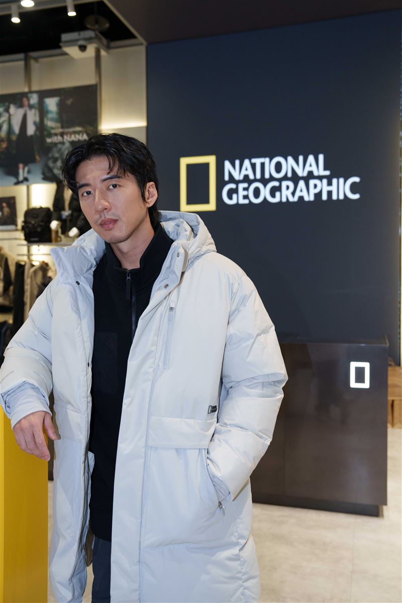 國家地理服飾一日店長傅孟柏穿著最新ALTAS羽絨外套。（圖／國家地理服飾提供）
