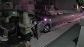 34週孕婦深夜腹痛！尪嚇壞衝派出所求助「出人命了！」暖警鳴笛開道護送