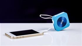 標檢局將行動電源「邊境抽驗」一口氣拉高 10 倍，沒過國家標準與驗證直接擋下；鋰電若品質不良或使用不當，恐熱失控起火。選購請認明 BSMI「R 字軌＋指定代碼」，充飽要拔、勿離身、避高溫潮濕與易燃物；鼓脹或破損立即停用並更換。（示意圖／PIXABAY） 