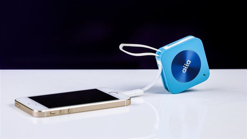 標檢局將行動電源「邊境抽驗」一口氣拉高 10 倍,沒過國家標準與驗證直接擋下;鋰電若品質不良或使用不當,恐熱失控起火。選購請認明 BSMI「R 字軌+指定代碼」,充飽要拔、勿離身、避高溫潮濕與易燃物;鼓脹或破損立即停用並更換。(示意圖/PIXABAY)