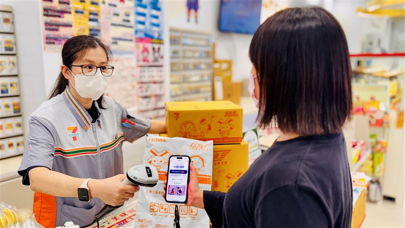 7-ELEVEN即日起加碼投入上千萬行銷資源，透過全台7,100家門市、國際交貨便、OPENPOINT APP取件集點、跨境店取、安心取等。（圖／品牌業者提供）