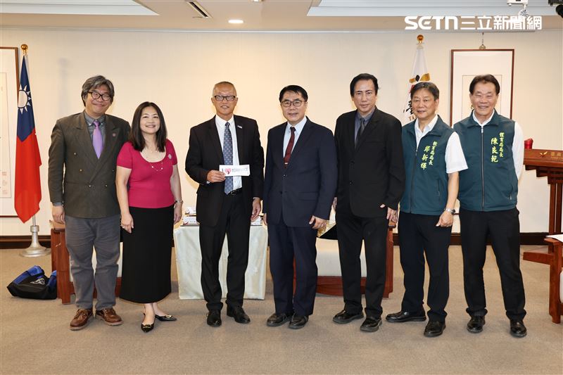 美國加州託倫斯市長陳光豪再訪台南，邀請南市少棒隊赴美參加國際友誼賽。（圖／台南市政府提供）