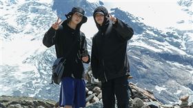 智旻與柾國。（圖／Disney+提供）