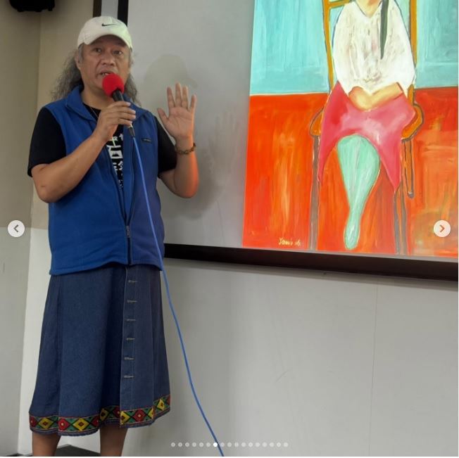 林世偉表示透過藝術創作、畫作裡面的動人故事，和課堂上的學生分享，每一位學生都專心聆聽。（圖／翻攝自林世偉IG）