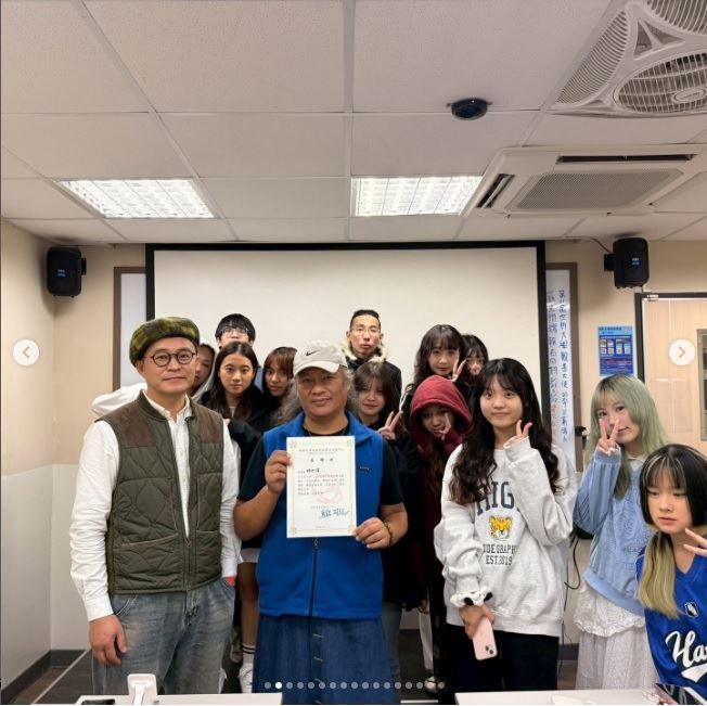 林世偉受世新大學數媒系助理教授馬紹．阿紀邀請赴傳播學院演講 ，學生表示：「演講非常的精彩。」（圖／翻攝自林世偉IG）