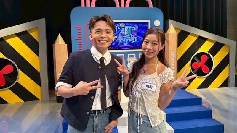 黃豪平（左）與啦啦隊凱莉合影。（圖／凱莉提供）