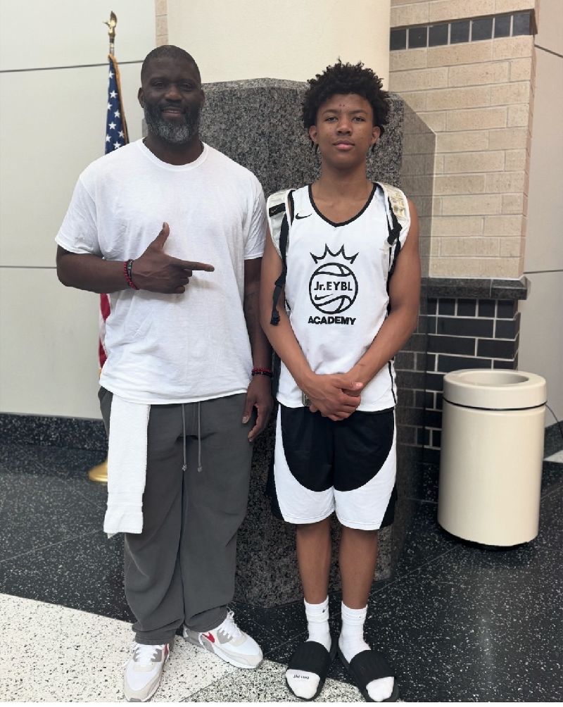 前美國職籃NBA灌籃大賽冠軍得主萊德（Isaiah Rider Jr.）（左）的兒子萊德四世（Isaiah Rider IV）（右），從4歲開始接受籃球訓練，很期待有機會能幫台灣打球。（圖／中央社）