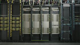 AI資料中心、伺服器示意。（圖／翻攝NVIDIA官方YT）