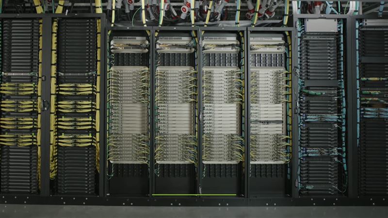 AI資料中心、伺服器全球大佈局，對於層板及相關技術要求也高，類股走強。（圖／翻攝NVIDIA官方YT）