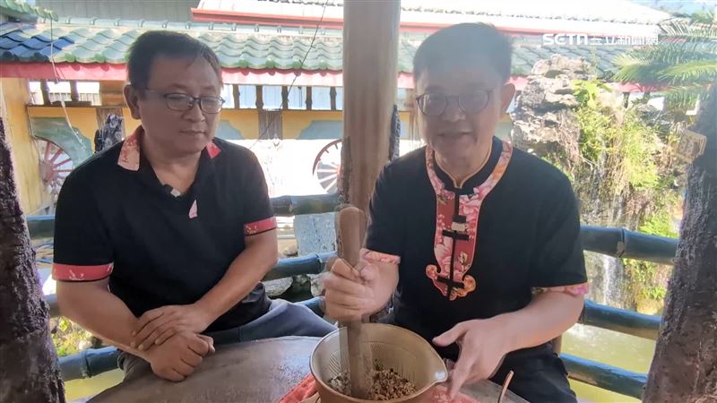 賴瑞隆體驗製作擂茶，親近多元客家文化