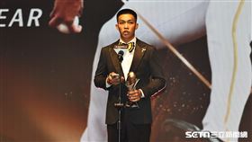 中職36年頒獎典禮，台鋼雄鷹投手林詩翔呈拿下最佳新人獎。（圖／記者劉彥池攝影）