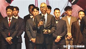 中職36年頒獎典禮，樂天桃猿總教練古久保健二獲得年度最佳教練。（圖／記者劉彥池攝影）