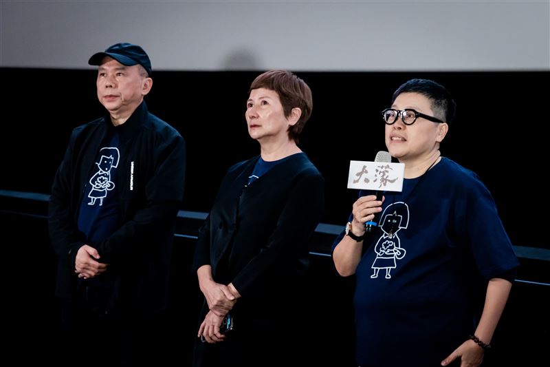 《大濛》舉行媒體試片，導演陳玉勳（左起）、監製李烈、監製葉如芬映後感性分享。（圖／華文創提供）