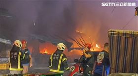 新／桃園南門市場大火！濃煙狂竄傷亡不明（圖／翻攝畫面）