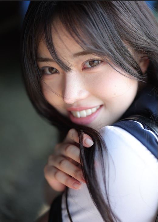 神喜美亞每天都要看A片，久而久之就對這個世界感到非常有興趣，最後主動向片商Faleno集團應徵成為了女優。（圖／翻攝自神喜美亞Ｘ）