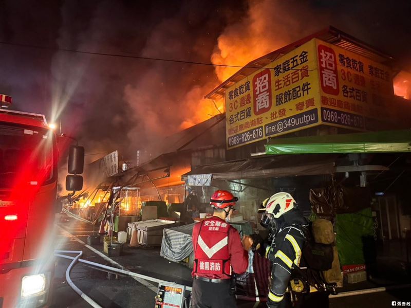 桃園市南門市場大火。（圖／翻攝自張善政臉書）