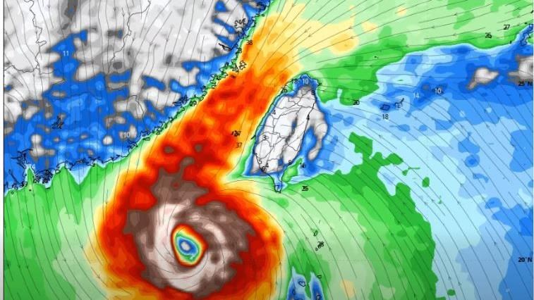 鳳凰+東北季風炸雨！颱風警報可能時間曝
