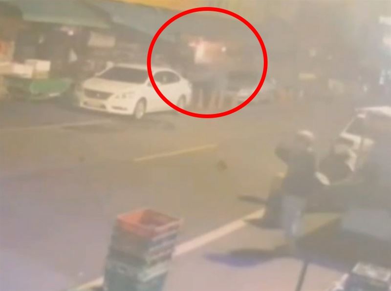 火勢瞬間變大延燒。（圖／民眾提供）