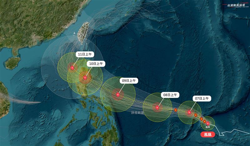 氣象粉專分享鳳凰颱風最新動態，指這樣的走勢對台灣而言最不利。（圖／翻攝自台灣颱風論壇｜天氣特急臉書）