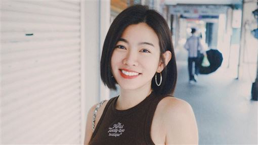 「米可白聞行李」！她又被當狗幽默回應了