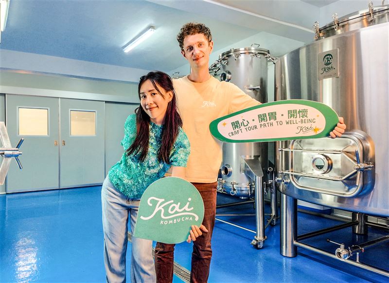 Kai康普茶創辦人 Ross 與 Cindy，致力於推廣真實發酵的康普茶。（圖／Kai康普茶提供）