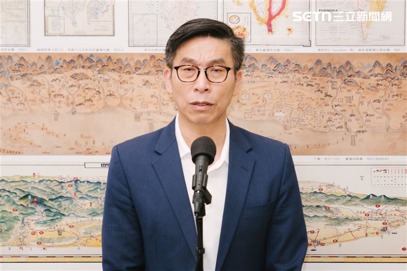 鍾佳濱表示，普發一萬的便民服務站是為防止詐騙。羅智強若關心民眾也應加入，而非冷嘲熱諷。（圖／記者楊士誼攝影）