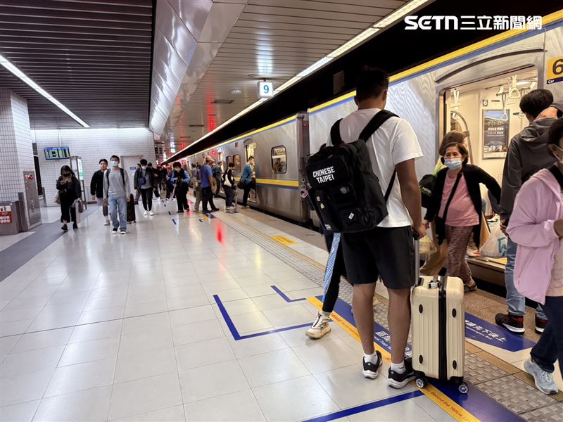 光復連假台鐵訂票逾期未取車票,將於9月25日上午9時重新釋出。(圖/記者李育道攝影)