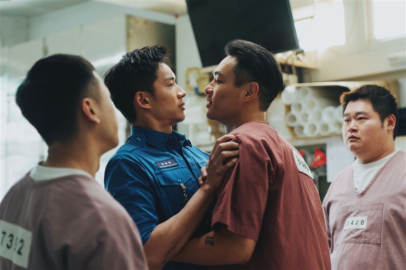 楊祐寧（右）霸道老大、菜鳥陳澤耀（左）。（圖／愛奇藝國際版、壹壹影業提供）