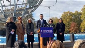 曼達尼5日一早就舉行記者會，對外公開他的「全女性」過渡團隊。（圖／翻攝自X平台 @JosieStratman）