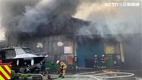 新北市柑園街一段工廠發生火警，鄰近國小疏散500多名師生。（圖／翻攝畫面）