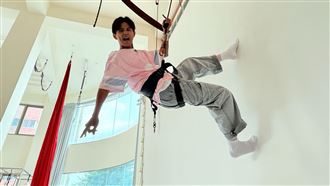 錄到一半出事　阿翔蛋蛋突撞傷崩潰求饒