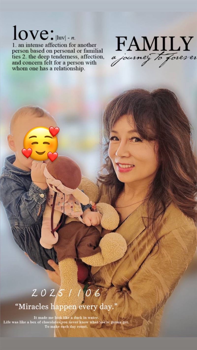 曹雨婷抱著可愛的孫女（圖／本人提供）