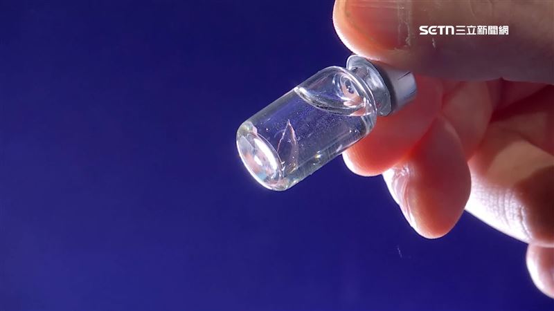 眼科診所引進新技術，以微創手術植入晶體，矯正近視困擾