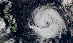 鳳凰颱風超大一隻。（圖／翻攝自台灣颱風論壇｜天氣特急）