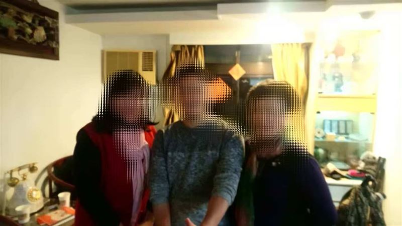 台灣3名一貫道道親遭中國起訴，罪名：涉嫌利用邪教組織破壞法律。家屬對於一年多來沒收到一貫道總會的關心「非常遺憾」。圖右一為謝阿姨。（圖／一貫道道親提供）