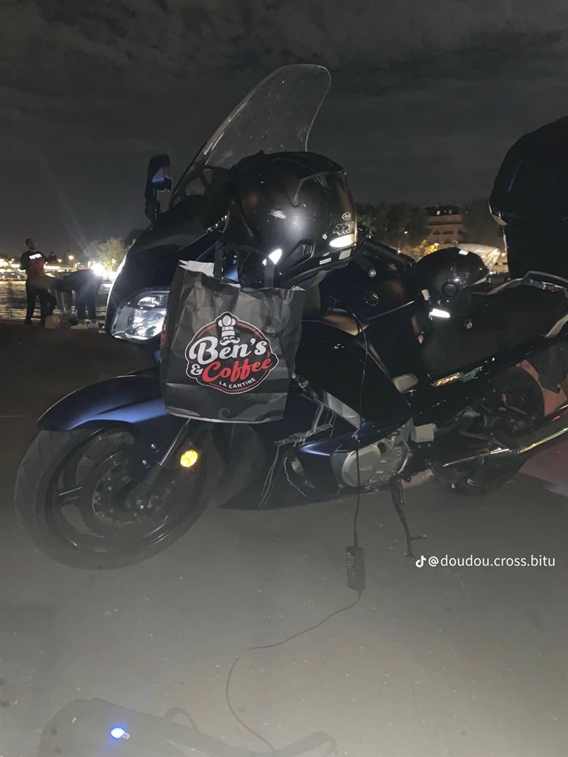 阿卜杜拉耶在社群發布的摩托車，正好與竊案嫌犯用於逃跑的摩托車同款。（圖／翻攝自阿卜杜拉耶Tiktok帳號）