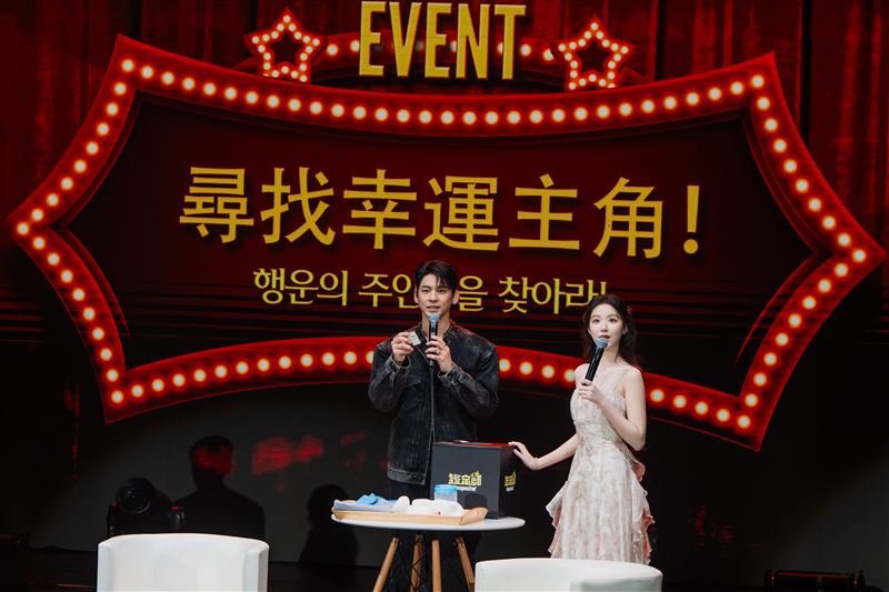 舒華現場與林柏宏對戲。（圖／電通娛樂提供）