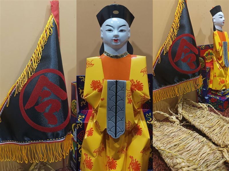 殺于朦朧兇手難逃了！城隍爺出手，特製紙人、草鞋、黑令旗住于朦朧魂魄抓邪惡之人。（圖／《嘉邑二隍殿 安溪二城隍爺》乩身林侑均提供）