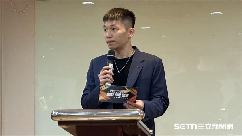 運動部部長李洋出席記者會，公布「終身成就獎」與「特別獎」的得主。（圖／記者蔡厚瑄攝影）