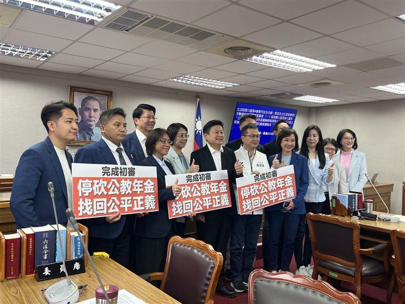 民主進步黨列舉「反年改」懶人包。（圖／翻攝自民進黨臉書）