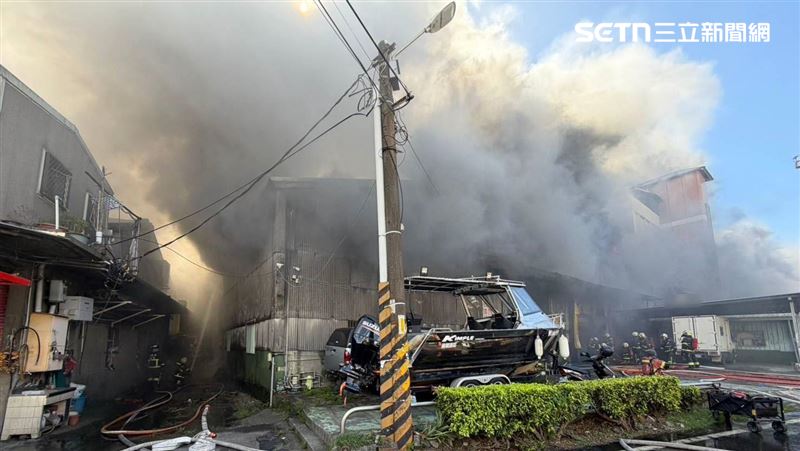 鐵皮屋工廠大火!鄰近國小宣布明天停課