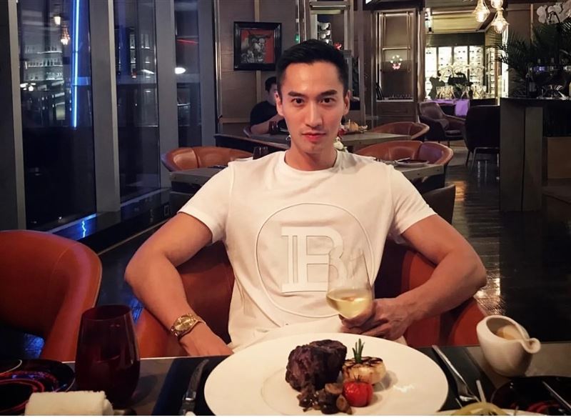 賴弘國刪光所有和第三任妻子的合照。（翻攝自賴弘國IG）