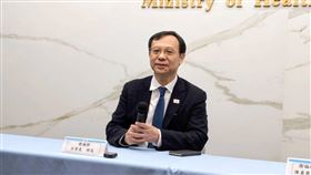 改補充保費　石崇良：預估對股市影響小衛福部長石崇良（圖）6日召開臨時記者會，對於外界憂心股利的健保補充保費擬改採結算，會影響小資族投資意願，他表示，尚未與金管會討論，但預估對股市影響不大，將再研究是否有讓小資族保有小確幸的方式。中央社記者曾以寧攝　114年11月6日