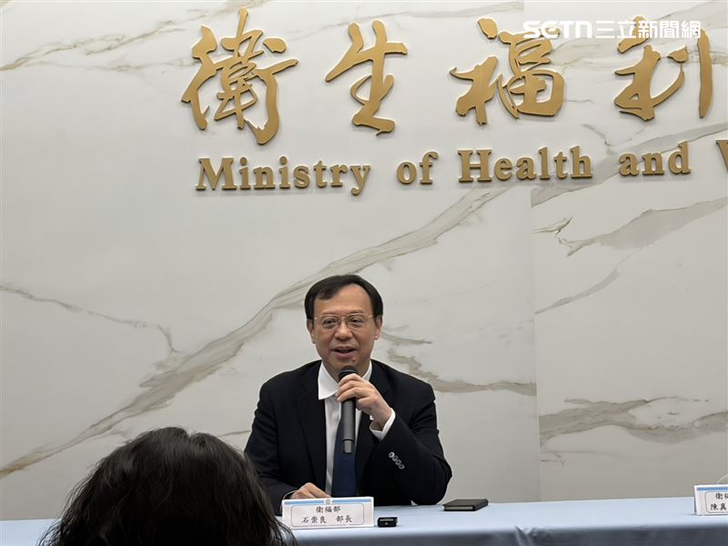 衛福部長石崇良強調,補充保費改革是為了健保的付費公平性。提早做改革主要是希望減緩影響最多人的「一般保費」調漲。(圖/記者簡浩正攝影)
