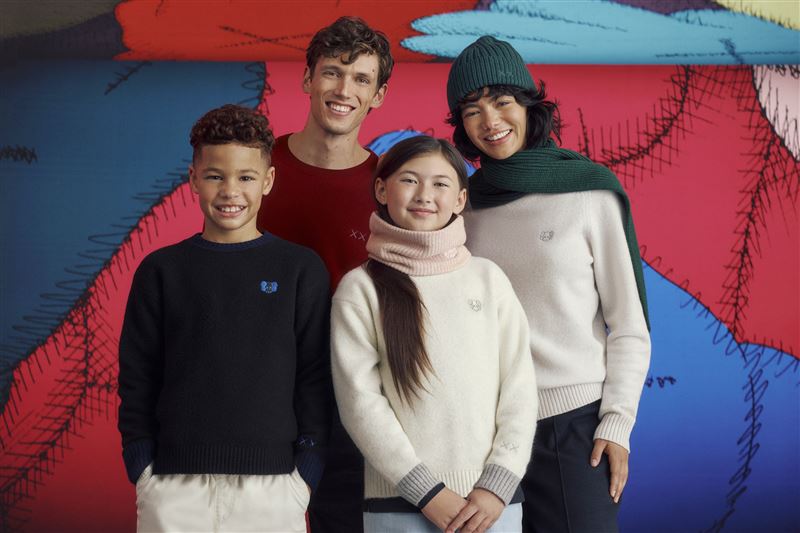 從上至下、左至右：KAWS WINTER 喀什米爾圓領毛衣(長袖)、小羊毛圓領毛衣(長袖)、童裝 KAWS WINTER 柔軟舒膚針織衫。（圖／品牌業者提供）