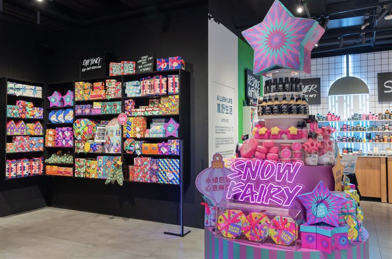 LUSH在2025聖誕節系列每個產品與禮盒都是100%手工製作。（圖／品牌業者提供）