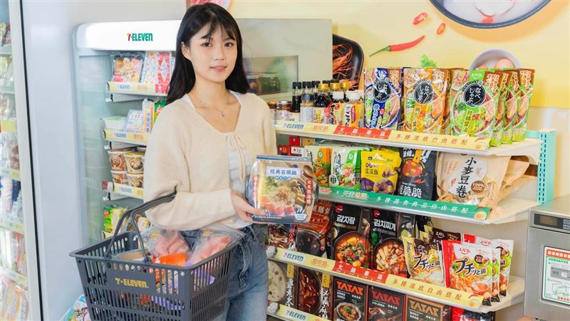 超商吃迷你自選火鍋　還有豬肉金針菇毯？