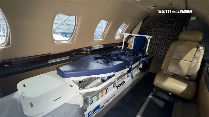 醫療後送專機也搭載專業設備